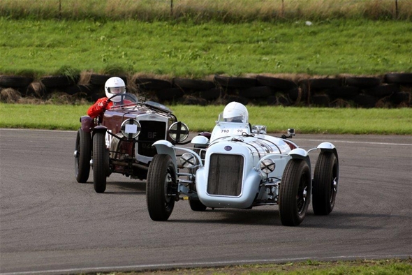 Homenaje a socios corriendo en Pembrey: